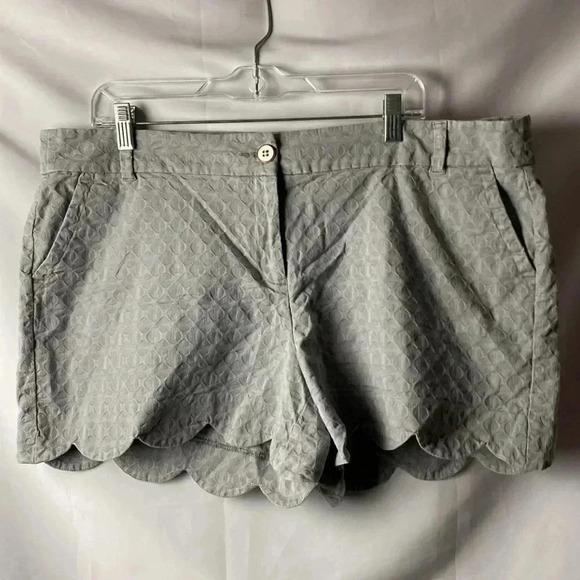 CROWN & IVY SHELBY SHORTS WO SIZE 16 GRAY SHORTS EMBOSSED DESIGN SCALLOPED HEM - Picture 2 of 13